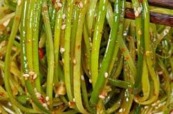 坐月子可以吃蒜苔吗