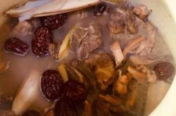 剖腹产后可以吃排骨汤吗