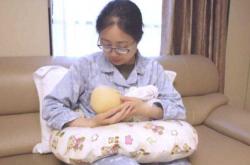 新生儿吃奶老是呛到怎么办