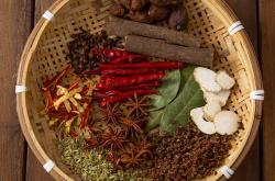 坐月子能不能吃花椒大料