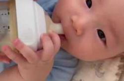 婴儿不吃奶瓶怎么办