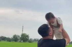 婴儿几岁会走路