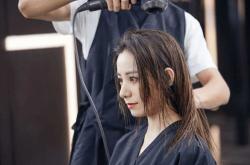 坐月子可以吹头发吗