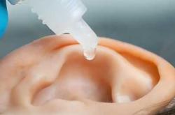 婴儿耳朵有分泌物正常吗