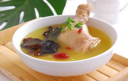 产后吃公鸡是否下奶-第1张图片