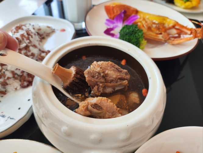 坐月子吃几顿饭才比较合适-第1张图片