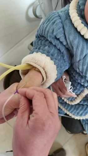 哪里能看婴儿输液图片-第1张图片